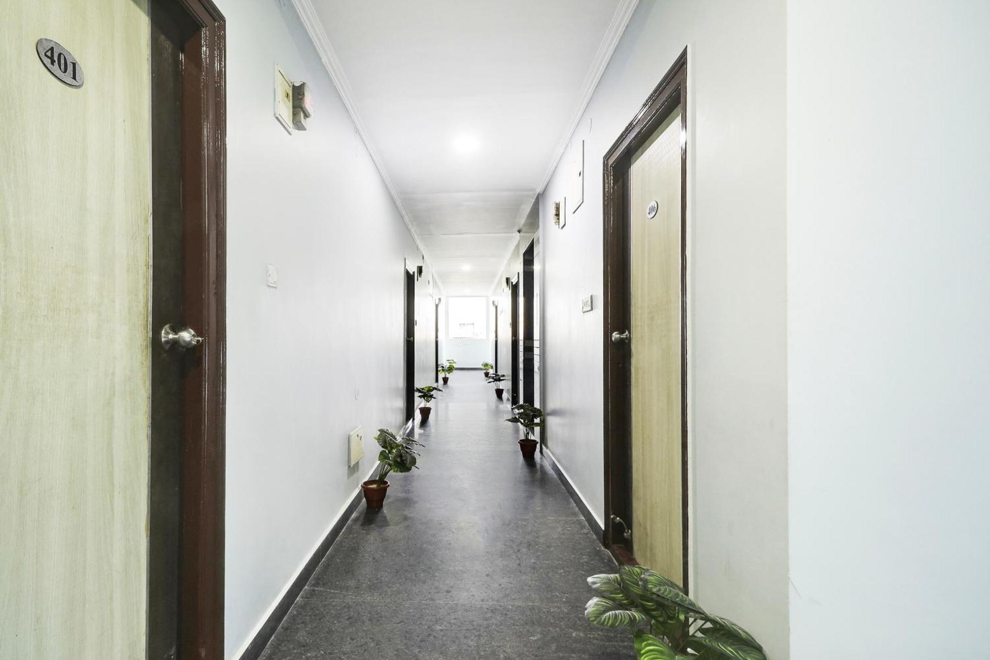 Super Townhouse De Alphabet Hotel Kukatpally Nexus Mall Haydarabad Dış mekan fotoğraf