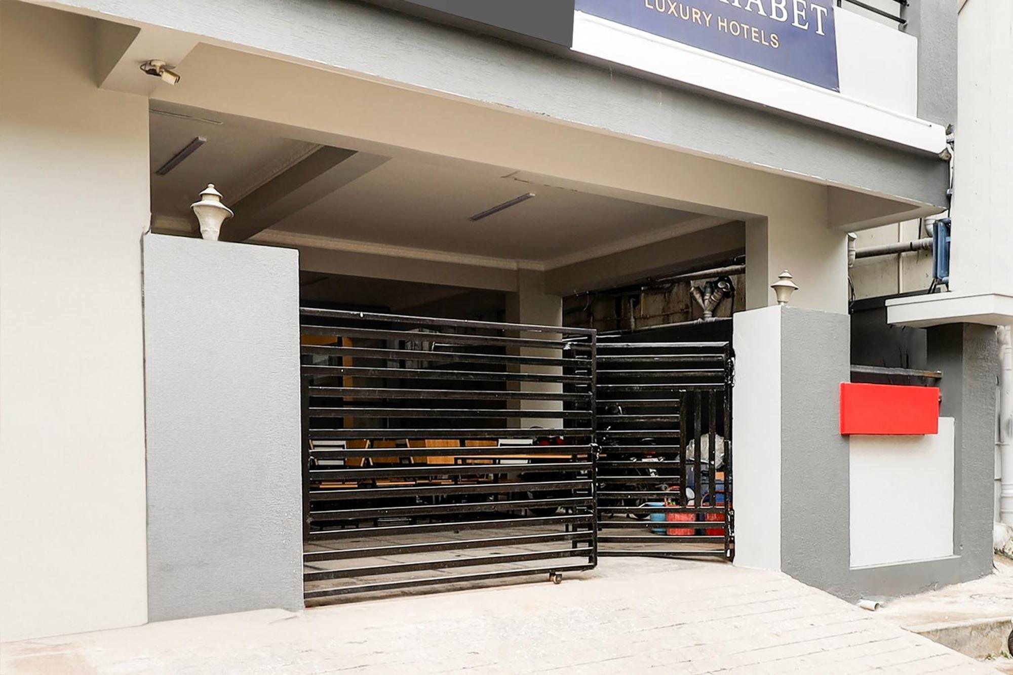 Super Townhouse De Alphabet Hotel Kukatpally Nexus Mall Haydarabad Dış mekan fotoğraf