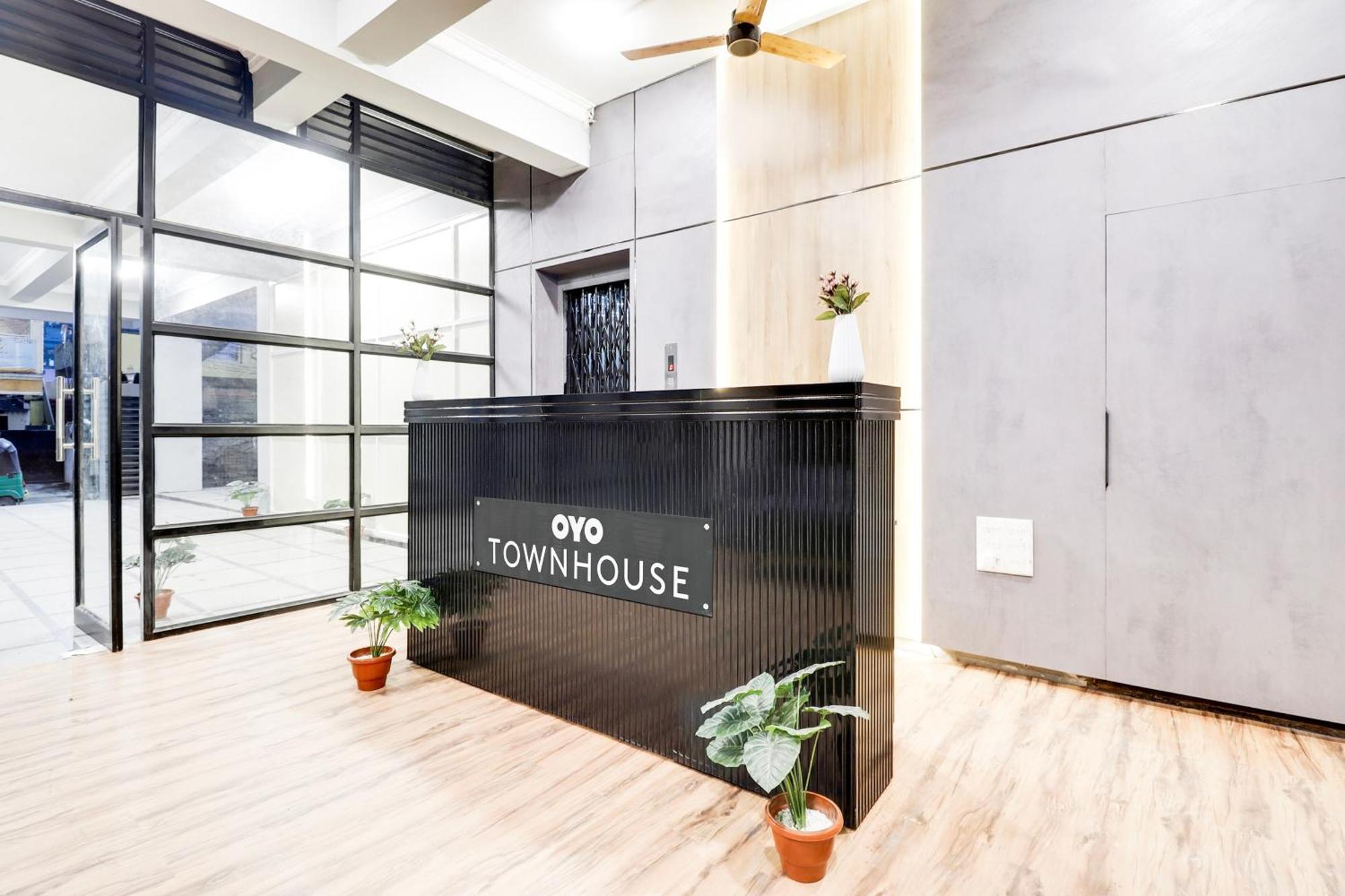 Super Townhouse De Alphabet Hotel Kukatpally Nexus Mall Haydarabad Dış mekan fotoğraf